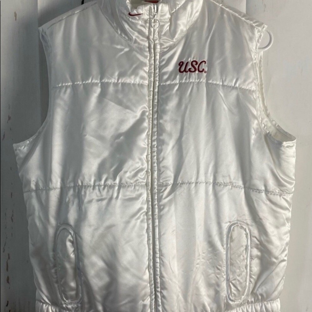 Nike~ White USC Trojans Puffer Vest . In excellent condition 😊